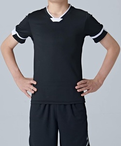 Tenues de football authentiques et robustes pour hommes – Kits de tournoi personnalisables en gros, manches courtes, légers, respirants et anti-humidité - Product Image 5