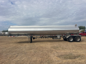 1PMS24221H8015575 2017 Polar Semirremolque Cisterna Industrial de Acero Inoxidable de 9450 Galones para Transporte de Combustible, Alimentos, Productos Químicos y Líquidos - Product Image 3