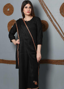 Châle pour femmes brodé au design unique et abordable à prix avantageux, nouveau style d'hiver 2026, châle en laine de qualité supérieure à vendre - Product Image 2