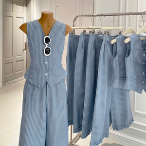 Ensemble deux pièces décontracté pour femme, sans manches, col en V, taille haute, court, uni, en coton respirant, tissu tissé écologique, design personnalisé - Product Image 3