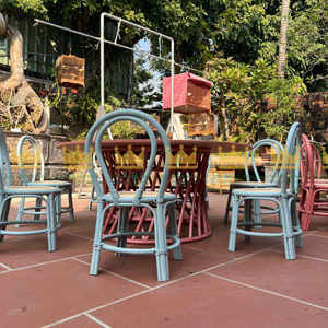 Ensemble table ronde et chaises pour enfants-Parfait pour les jeux, les devoirs et l'apprentissage créatif dans les salles de jeux, les chambres ou les espaces d'étude - Product Image 3