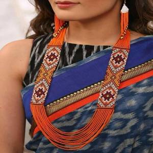 Tour de cou ethnique de créateur pour femmes Rajasthani motif boule forme petites graines colliers de perles à la mode pour les fêtes de mariage Mehendi - Product Image 4