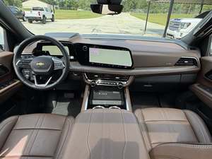 SUV Familiar Premium de 3 Filas Usado, Modelo 2025, Alto Rendimiento - Product Image 3
