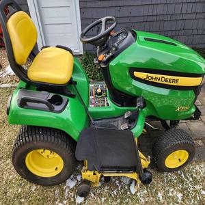 Tractores Cortacésped John Deere X500 de Alto Rendimiento para Jardines Grandes con Motor Duradero y Ruedas Resistentes, Calidad Premium - Product Image 2