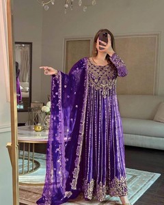 ROBE IMPRIMÉE FANTAISIE GEORGETTE BANDHANI AVEC VERT DUPATTA - Product Image 6