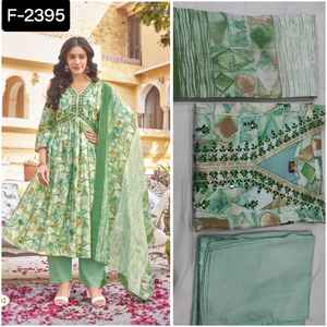 Las mujeres más hermosas usan un conjunto de Kurtis ready made con impresión digital Chanderi Dupatta de talla grande disponible en satén opaco Kurtis - Product Image 3