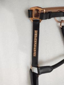 Acolchado Tan de Adeefa Enterprise con Cristal Tan para Cabestro de Cuero con Herrajes de Latón para Caballos. - Product Image 4