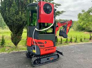 ENVÍO GRATUITO Miniexcavadora AGT QK18 de 16 HP con Cuchilla de Retroexcavación de 39 Pulgadas, Cuchara de 16 Pulgadas con Dientes, Pulgar Hidráulico de 10 Pulgadas, Aprobada por la EPA y la CE - Product Image 6