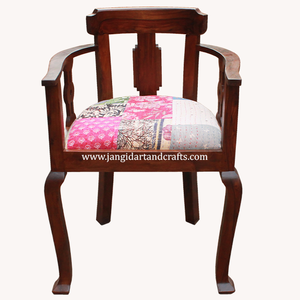 Chaise de restaurant traditionnelle en bois massif avec coussin en tissu, design antique de ferme, artisanat Jangid, origine Rajasthan, utilisation en intérieur - Product Image 4