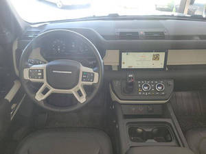 Land Rover Defender 110 P300 S 2024 Usado en Excelentes Condiciones - Product Image 5