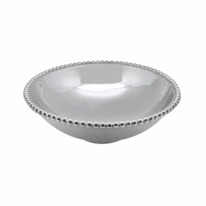 Bol de service décoratif en métal fini argent de conception standard parfait pour le service élégant de décor moderne ou les configurations de table de fête - Product Image 4