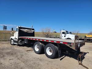 Camión de plataforma plana Kenworthhs T400 de 22 pies disponible para la compra - 330HP, transmisión manual de 9 velocidades, camión usado con garantía - Product Image 2