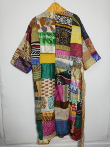 Bata de retales de seda reciclada para mujer, Kimono indio, cubierta de playa, albornoz Sari ligero, bata cómoda, ropa de dormir - Product Image 2