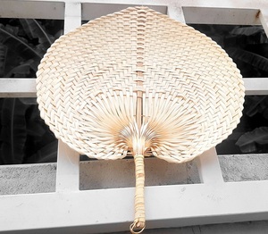 Eventail d'été Éventail tissé en bambou naturel fait à la main Léger et durable du Vietnam - Product Image 5