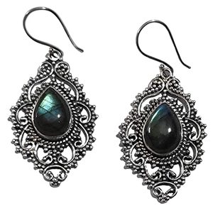 Boucles d'oreilles bohèmes chic en argent sterling 925 avec labradorite en forme de poire, faites à la main - Cadeau pierre de naissance de janvier pour elle - Product Image 1
