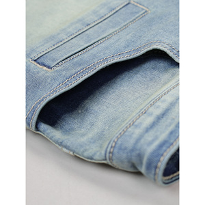 Paola Riboni Pantalones cortos de mezclilla de cintura alta para mujer, lavado claro, detalle de cremallera, estilo vintage, corte regular - Product Image 3