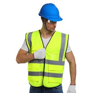 เสื้อกั๊กนิรภัยแบบกำหนดเอง ระดับ 1 พร้อมคุณสมบัติสะท้อนแสงความสว่างสูง กันน้ำ และไฟ LED - Product Image 6