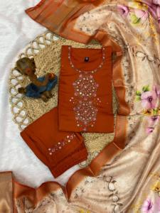 Soie Viscose de qualité supérieure avec fil à broder travail pantalon Kurti et Dupatta femme fabricant de mode de Surat - Product Image 2