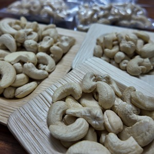 Noix de cajou blanches naturelles du Cambodge W240 Haute qualité 100% naturelles fraîches Convient à la production de collations et à l'utilisation alimentaire - Product Image 1