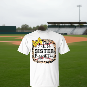 Maglietta personalizzabile per la mamma di Little Sister's Biggest Fan N Girl Softball Bow Catcher - Product Image 3