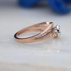 Igi แหวนหมั้นเพชรกลมโรสโกลด์14K แหวนหมั้นเพชรแบบคลาสสิกที่ยั่งยืนได้รับการรับรองจาก IGI - Product Image 4