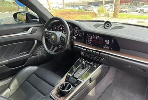 911 Turbo S 3.8L 2024 d'occasion en excellent état, conduite à gauche, faible kilométrage, aucun problème mécanique, prêt à rouler - Product Image 2