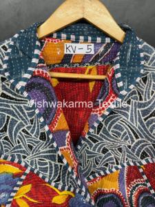 Veste courte Kantha réversible vintage faite à la main, écologique, pour femmes, automne/hiver, en coton matelassé, manches longues, bouton simple sur le devant - Product Image 3