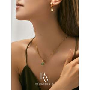 Collana con Pendente Ovale in Avventurina Verde - Placcato Oro, Non si Ossida, con Catena a Maglia Curb in Pietra Naturale - Product Image 4