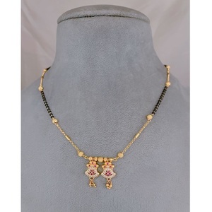 Mangalsutra traditionnel plaqué or exclusif de créateur avec un look parfait pour le mariage et la collection de vêtements quotidiens pour les femmes - Product Image 1