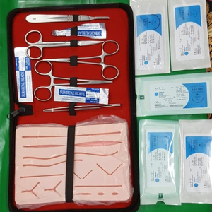 Meilleur prix certifié CE Source d'alimentation manuelle Kit de pratique de suture chirurgicale Étudiants Instrument médical Instruments de formation à la suture - Product Image 4