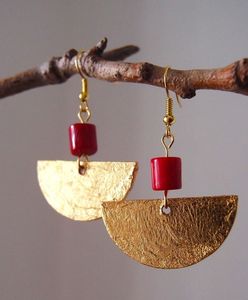 Pendientes de Latón Natural de Alta Calidad para Mujer, Diseño Único, Ideales para Bodas y Compromisos - Product Image 1