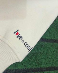 เสื้อฮู้ดดี้พิมพ์ลายพัฟฟ์หลากสีแบบยูนิเซ็กซ์ ดีไซน์ปักลาย ผ้าคอตตอนเนื้อหนา ทรงโอเวอร์ไซส์ ไหล่ตก สำหรับฤดูหนาว - Product Image 3