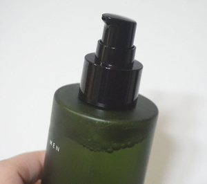 Soins de la peau biologiques formulés pour les hommes avec des ingrédients naturels provenant de Corée pour fournir une hydratation quotidienne et une peau d'apparence plus saine - Product Image 2