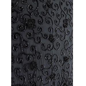 Fournisseur en gros de tissus de luxe ornés de perles, de strass et de broderies pour vêtements d'occasion spéciale, disponibles au prix de gros - Product Image 3