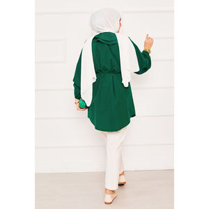 Camisa Hijab Verde Esmeralda con Doble Cuello y Cintura Ajustable con Cordón, Blusa Modesta - Product Image 4