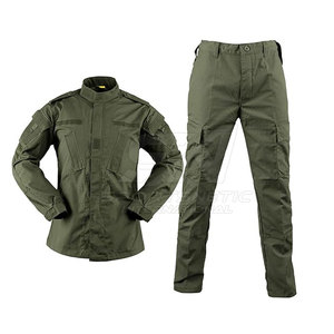 Trajes Tácticos Resistentes con Múltiples Bolsillos, Puños Ajustables y Hombros Reforzados para Uso en Exteriores - Product Image 1