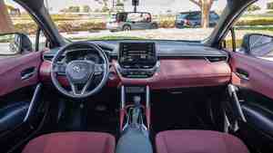 Toyota Corolla Cross SUV USADO con BAJO KILOMETRAJE - Product Image 2