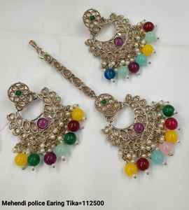 BOUCLES D'OREILLES BOLLYWOOD MEHNDI POLONAIS INDIEN À LA MODE ET TRADITIONNEL AVEC BOUCLES D'OREILLES DE PERLES ET ENSEMBLE MANGTIKKA POUR FEMMES ET FILLES - Product Image 4