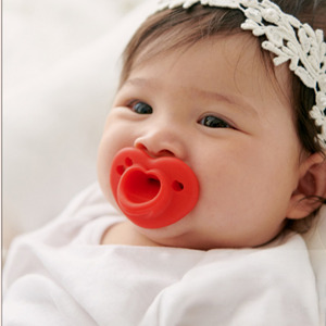 Ciuccio per bambini in Silicone platino accettabile con Design a cuore senza BPA per bambini da 0 a 12 mesi - Product Image 4