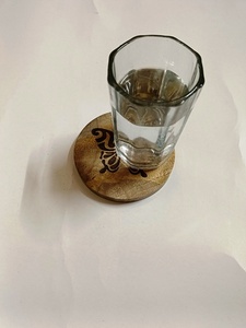 Posavasos de madera natural a granel con logotipo de grabado láser, posavasos de madera de nogal, bambú, logotipo personalizado, regalo redondo en blanco - Product Image 5