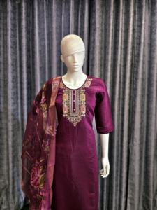 Dhwaja Export – Ensemble Salwar Kameez 3 pièces en soie douce brodée avec doublure en coton à séchage rapide pour fêtes et mariages - Product Image 4