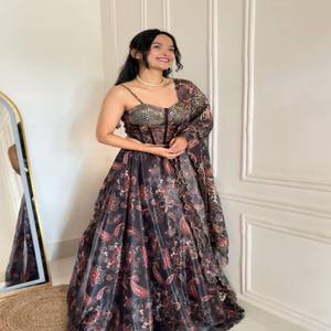 Ensemble Lehenga VASTRA COTTAGE en organza pur Jimmy imprimé numériquement avec un chemisier rembourré brodé et un dupatta assorti - Product Image 1