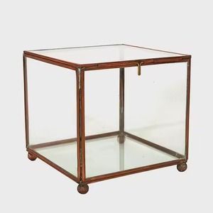 Vase en verre transparent unique fait à la main, finition dorée, décoration de table de mariage, décoration de la maison, forme de maison, terrarium avec couvercle pour boîtes à bijoux - Product Image 6