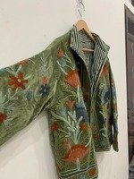 Veste Bohème Bohème Vert Velours TNT Suzani Fabriquée à la main avec poche Veste d'hiver Veste brodée Manteau pour femmes