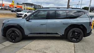 Listo para envío, limpio, 2023 Kia EV9 MV GT-Line Wagon, volante a la derecha - Product Image 3