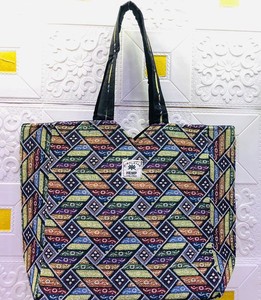 Sac fourre-tout à bandoulière rayé en chanvre écologique fait à la main pour femmes avec fermeture ouverte Style de mode - Product Image 1