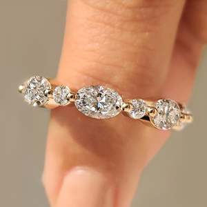 Anillo de Diamantes de Media Eternidad con Corte Redondo y Ovalado, Elegantes Anillos de Diamantes para Mujer - Product Image 1