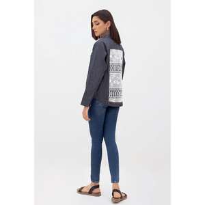 เสื้อเชิ้ตยีนส์ปักลาย รุ่น WGK-DNW-DY-1948 - Product Image 3