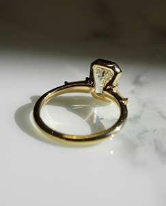 แหวนหมั้นเพชรโมอิสเพชร2.01กะรัตมรกตแหวนเพชรแบบขั้นบันไดสำหรับ925สีเงินสเตอร์ลิงหรือทอง - Product Image 3