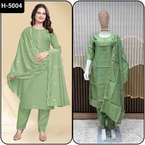 Nouveau mariage indien exclusif et vêtements d'occasion de festival prêt-à-porter Costume Salwar Kameez en soie de coton avec ensemble de travail fantaisie Dupatta - Product Image 6